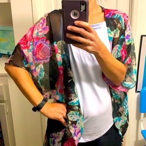 Beautiful sheer floral kimono Anthropologie Farm Rio size small